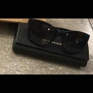 Authentic Burberry Sunglasses / good condition 😎